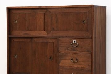 アンティーク家具　古民具・骨董 古い木の小振りな収納棚(箪笥)