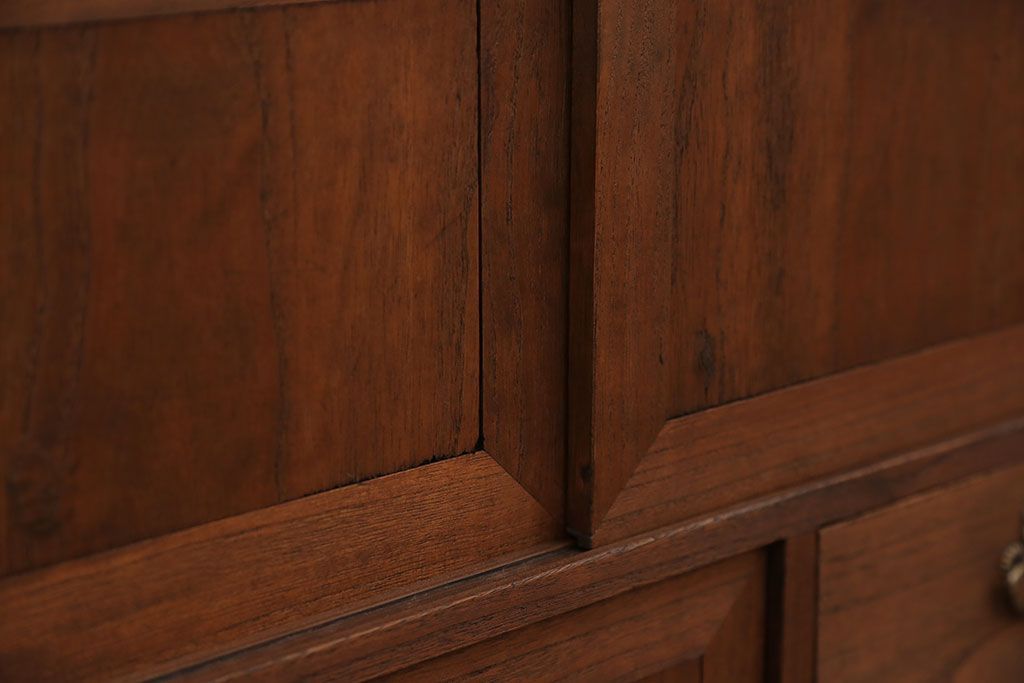 アンティーク家具　古民具・骨董 古い木の小振りな収納棚(箪笥)