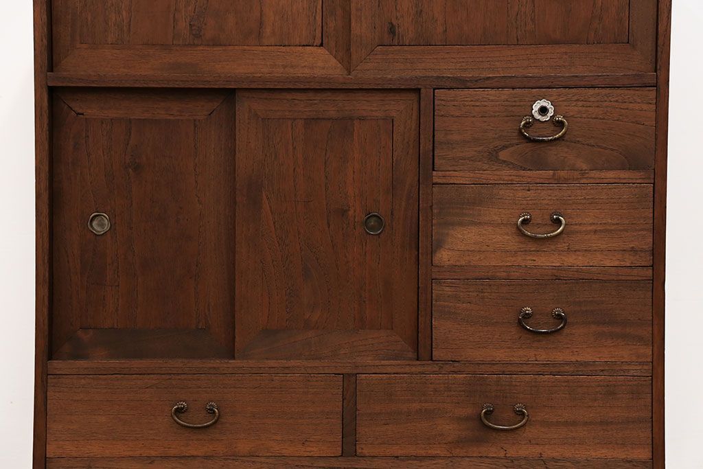 アンティーク家具　古民具・骨董 古い木の小振りな収納棚(箪笥)