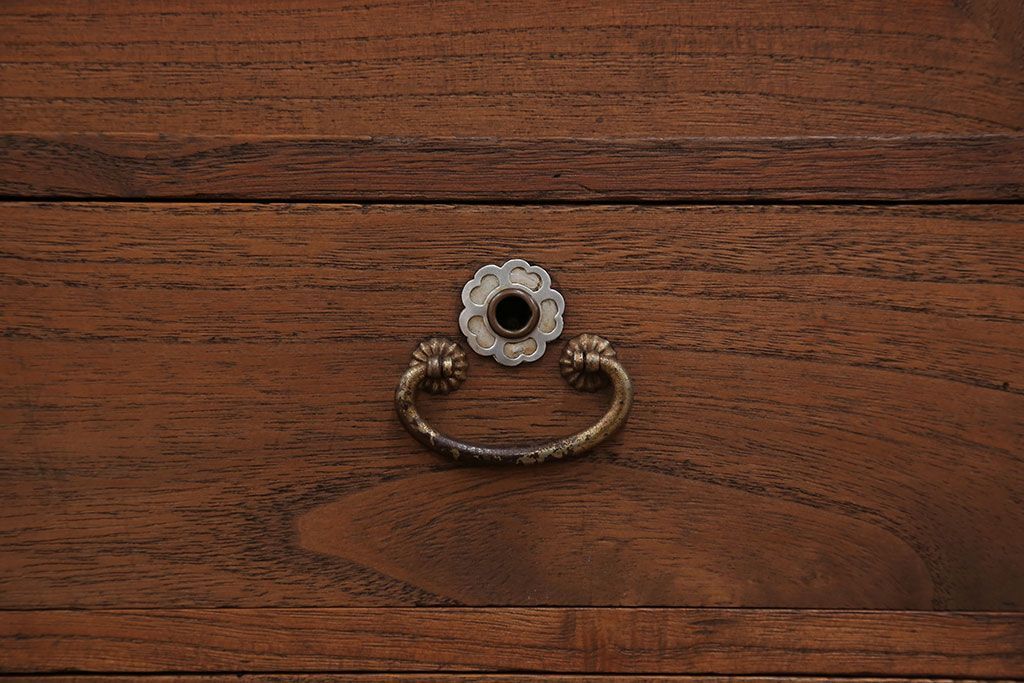 アンティーク家具　古民具・骨董 古い木の小振りな収納棚(箪笥)