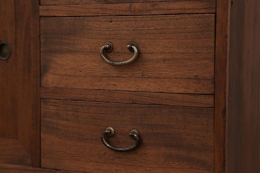 アンティーク家具　古民具・骨董 古い木の小振りな収納棚(箪笥)