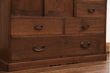 アンティーク家具　古民具・骨董 古い木の小振りな収納棚(箪笥)