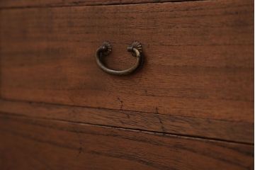 アンティーク家具　古民具・骨董 古い木の小振りな収納棚(箪笥)