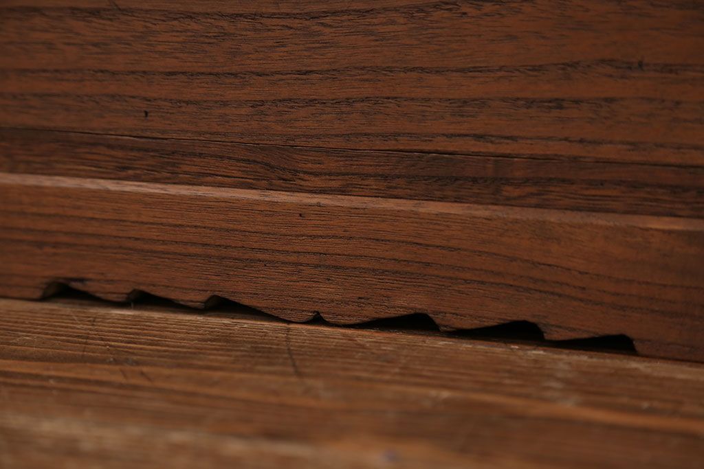 アンティーク家具　古民具・骨董 古い木の小振りな収納棚(箪笥)