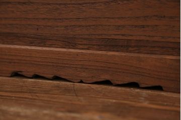 アンティーク家具　古民具・骨董 古い木の小振りな収納棚(箪笥)