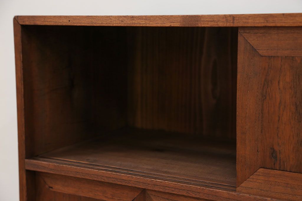 アンティーク家具　古民具・骨董 古い木の小振りな収納棚(箪笥)