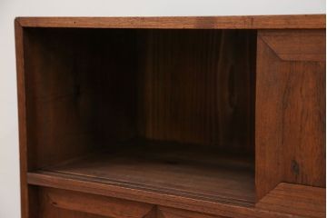 アンティーク家具　古民具・骨董 古い木の小振りな収納棚(箪笥)