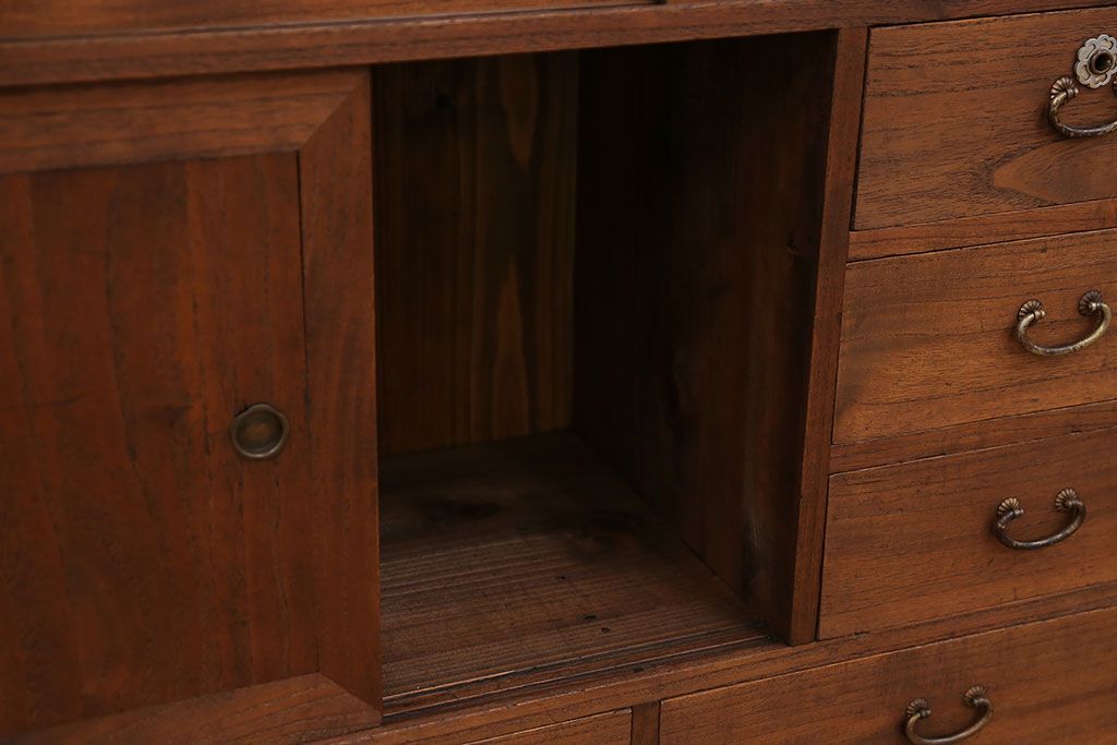 アンティーク家具　古民具・骨董 古い木の小振りな収納棚(箪笥)