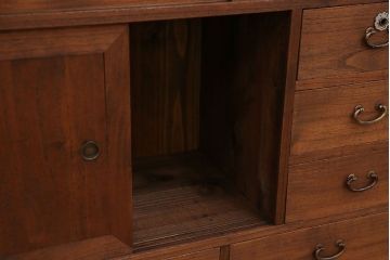 アンティーク家具　古民具・骨董 古い木の小振りな収納棚(箪笥)