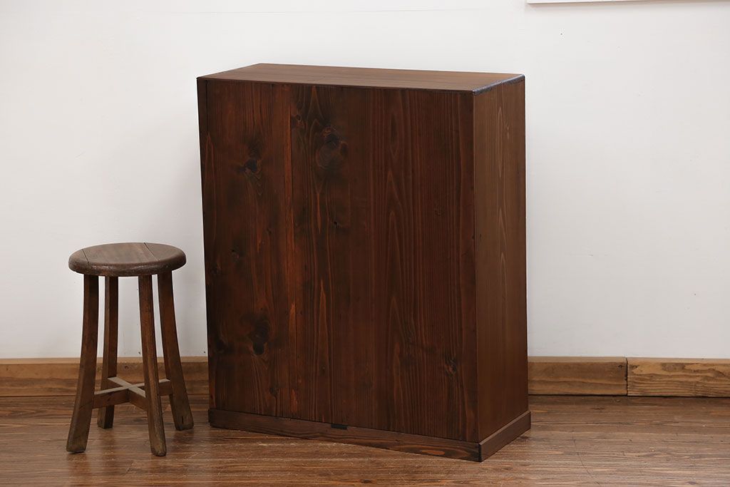 アンティーク家具　古民具・骨董 古い木の小振りな収納棚(箪笥)