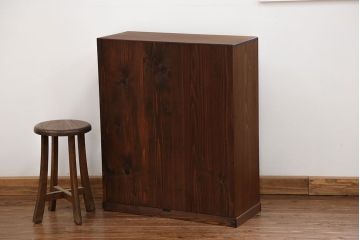 アンティーク家具　古民具・骨董 古い木の小振りな収納棚(箪笥)