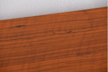 北欧家具 ウォールナット材 杢目の素晴らしい北欧ビンテージリビングボード (サイドボード)