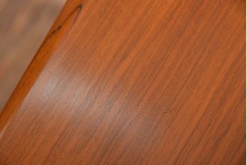 北欧家具 ウォールナット材 杢目の素晴らしい北欧ビンテージリビングボード (サイドボード)