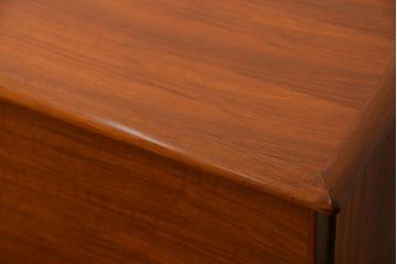 北欧家具 ウォールナット材 杢目の素晴らしい北欧ビンテージリビングボード (サイドボード)