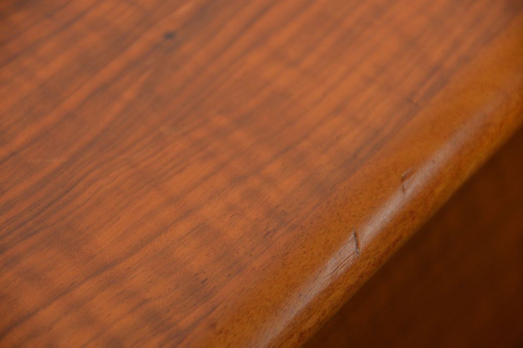 北欧家具 ウォールナット材 杢目の素晴らしい北欧ビンテージリビングボード (サイドボード)