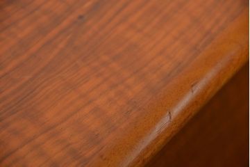 北欧家具 ウォールナット材 杢目の素晴らしい北欧ビンテージリビングボード (サイドボード)