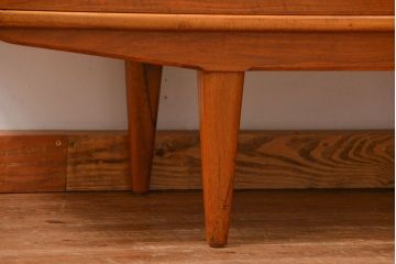 北欧家具 ウォールナット材 杢目の素晴らしい北欧ビンテージリビングボード (サイドボード)