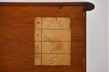 北欧家具 ウォールナット材 杢目の素晴らしい北欧ビンテージリビングボード (サイドボード)