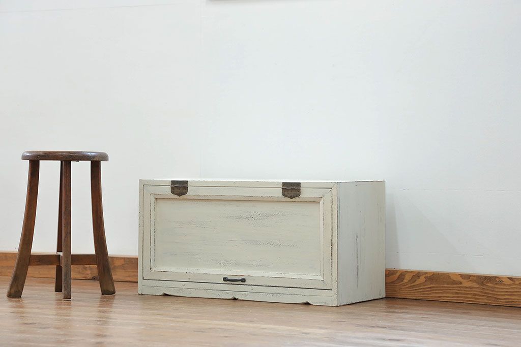 アンティーク家具　アンティークペイント 上開戸の引き出し付き収納棚(ローボード)