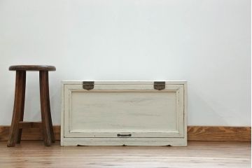 アンティーク家具　アンティークペイント 上開戸の引き出し付き収納棚(ローボード)