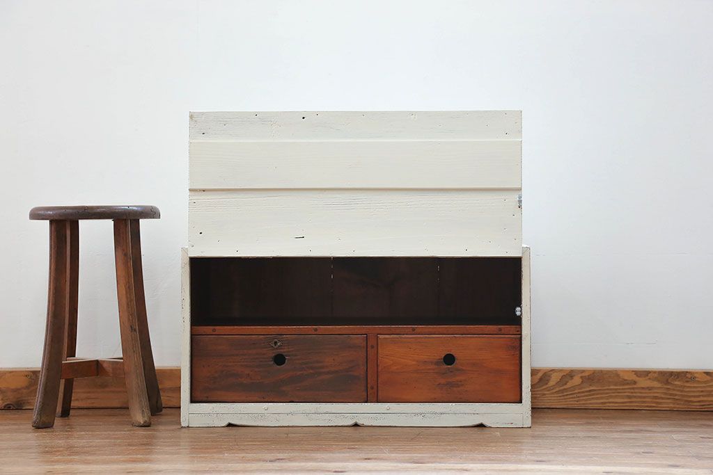 アンティーク家具　アンティークペイント 上開戸の引き出し付き収納棚(ローボード)