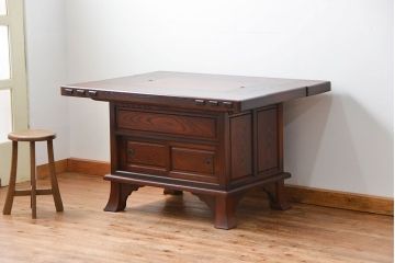 中古 杢目の美しいニレ材 重厚な囲炉裏ダイニングテーブルとダイニングチェア4脚セット