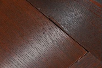 中古 杢目の美しいニレ材 重厚な囲炉裏ダイニングテーブルとダイニングチェア4脚セット