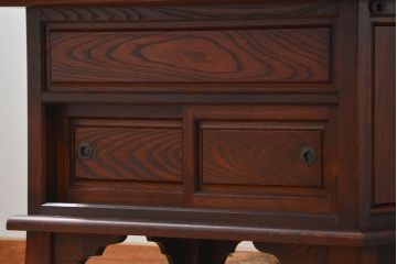 中古 杢目の美しいニレ材 重厚な囲炉裏ダイニングテーブルとダイニングチェア4脚セット