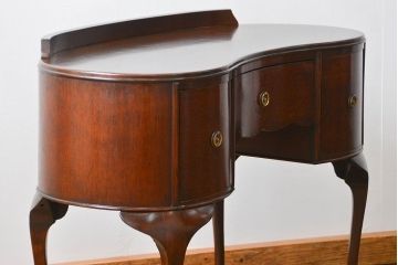 アンティーク家具　イギリスアンティーク オーク材のキドニーサイドキャビネット(ドレッシングチェスト)