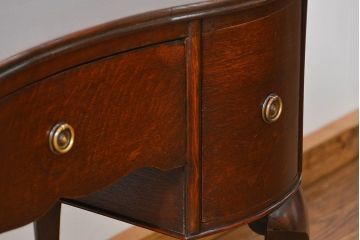 アンティーク家具　イギリスアンティーク オーク材のキドニーサイドキャビネット(ドレッシングチェスト)
