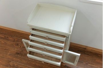 アンティーク家具　アンティークペイント ガラスの取っ手付き ダイヤガラスデンタルキャビネット(1)(収納棚、ケビント)