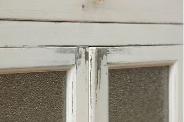 アンティーク家具　アンティークペイント ガラスの取っ手付き ダイヤガラスデンタルキャビネット(1)(収納棚、ケビント)
