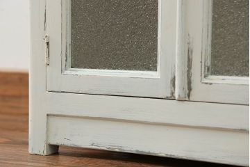 アンティーク家具　アンティークペイント ガラスの取っ手付き ダイヤガラスデンタルキャビネット(1)(収納棚、ケビント)