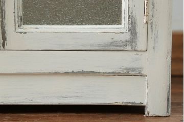 アンティーク家具　アンティークペイント ガラスの取っ手付き ダイヤガラスデンタルキャビネット(1)(収納棚、ケビント)