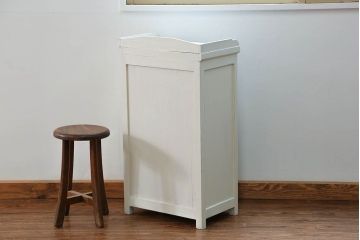アンティーク家具　アンティークペイント ガラスの取っ手付き ダイヤガラスデンタルキャビネット(1)(収納棚、ケビント)