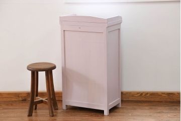 アンティーク家具　アンティークペイント　ダイヤガラスが入ったガラス取っ手の収納棚(デンタルキャビネット・ケビント)