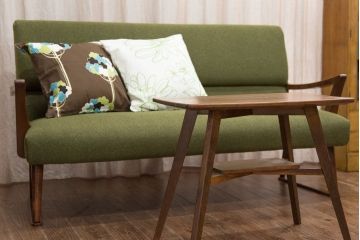 レトロ家具　アンティーク　レトロなデザインの3Pソファ