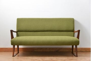 レトロ家具　アンティーク　レトロなデザインの3Pソファ