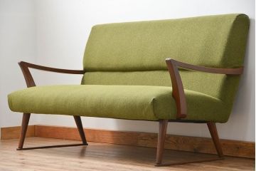 レトロ家具　アンティーク　レトロなデザインの3Pソファ