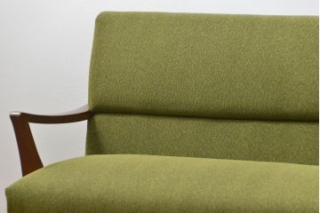 レトロ家具　アンティーク　レトロなデザインの3Pソファ