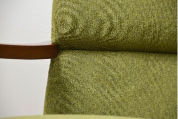 レトロ家具　アンティーク　レトロなデザインの3Pソファ