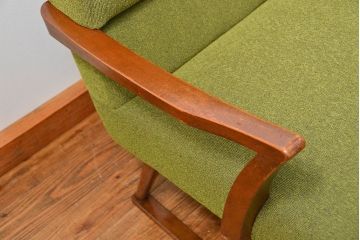 レトロ家具　アンティーク　レトロなデザインの3Pソファ