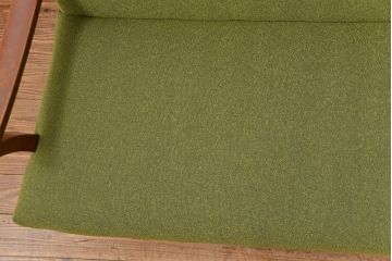 レトロ家具　アンティーク　レトロなデザインの3Pソファ