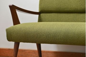 レトロ家具　アンティーク　レトロなデザインの3Pソファ