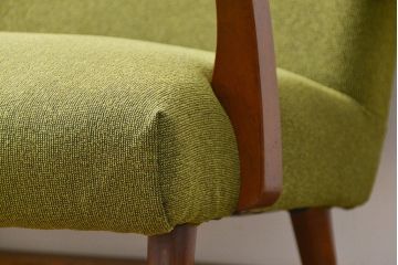 レトロ家具　アンティーク　レトロなデザインの3Pソファ