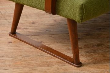 レトロ家具　アンティーク　レトロなデザインの3Pソファ