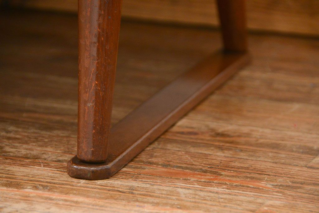 レトロ家具　アンティーク　レトロなデザインの3Pソファ