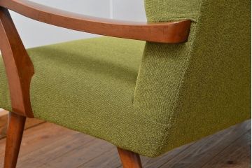 レトロ家具　アンティーク　レトロなデザインの3Pソファ