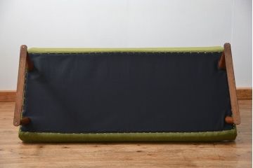 レトロ家具　アンティーク　レトロなデザインの3Pソファ