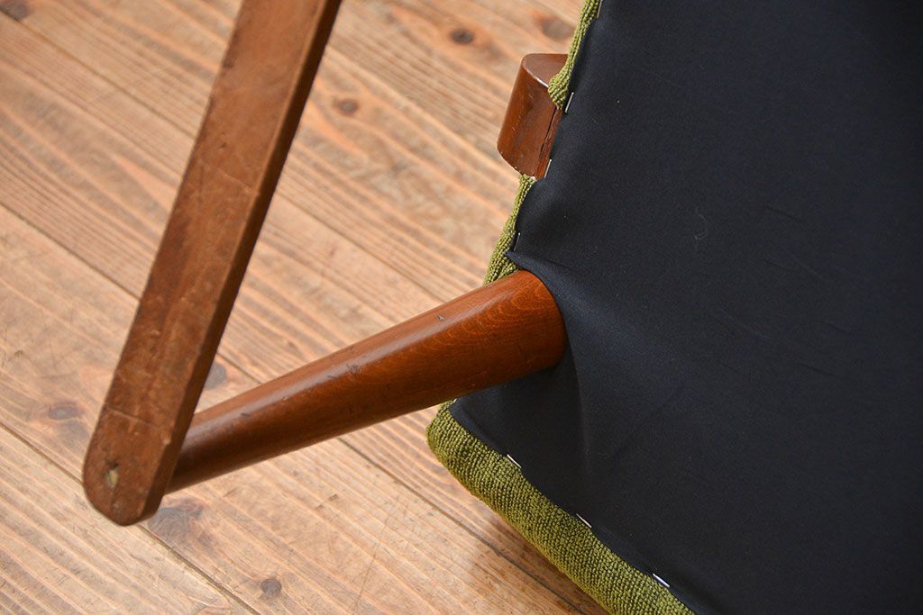 レトロ家具　アンティーク　レトロなデザインの3Pソファ